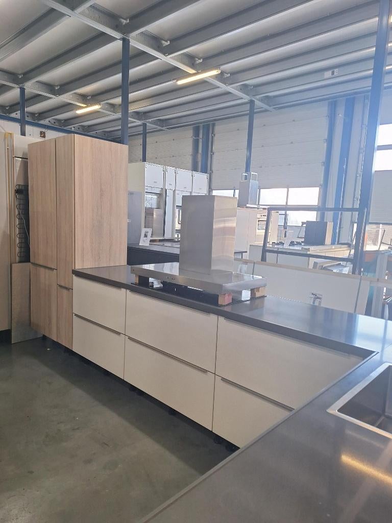 Keuken Compleet met APP 120Keukens op voorraad Nr. 2931, Ophalen of Verzenden, Zo goed als nieuw, Overige typen, Met kookeiland