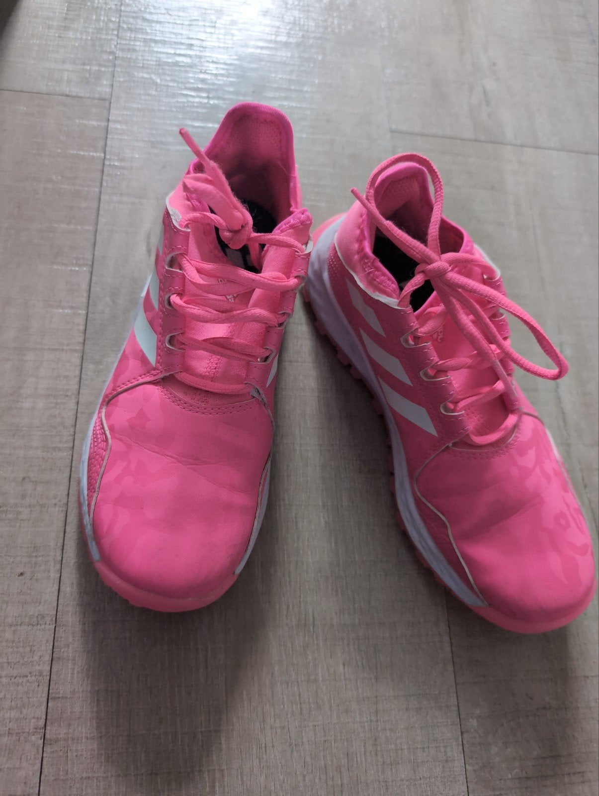 hockey schoenen adidas roze/wit  maat 34, Ophalen of Verzenden, Zo goed als nieuw, Schoenen