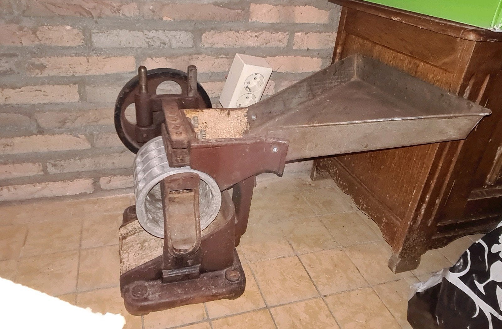 Antieke kersen ontpitter, Ophalen