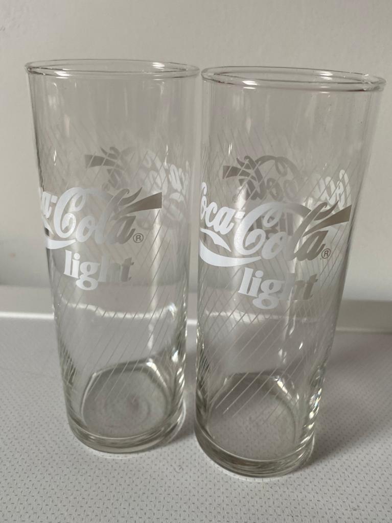 2 Coca-Cola light glazen. Hoogte 14 cm., Ophalen of Verzenden, Zo goed als nieuw, Frisdrankglas