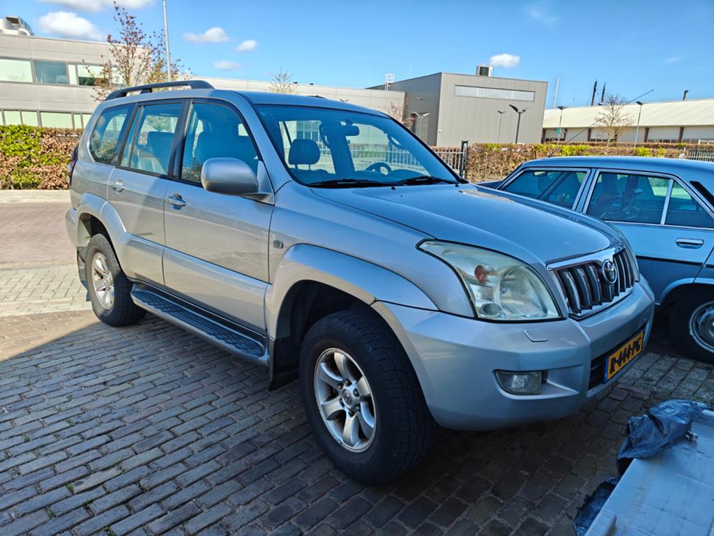 Toyota Landcruiser 4.0 V6 Vvt-i 5DR VX Exec AUT 2005 Grijs, Auto's, Automaat, 249 pk, 8 stoelen, 1885 kg