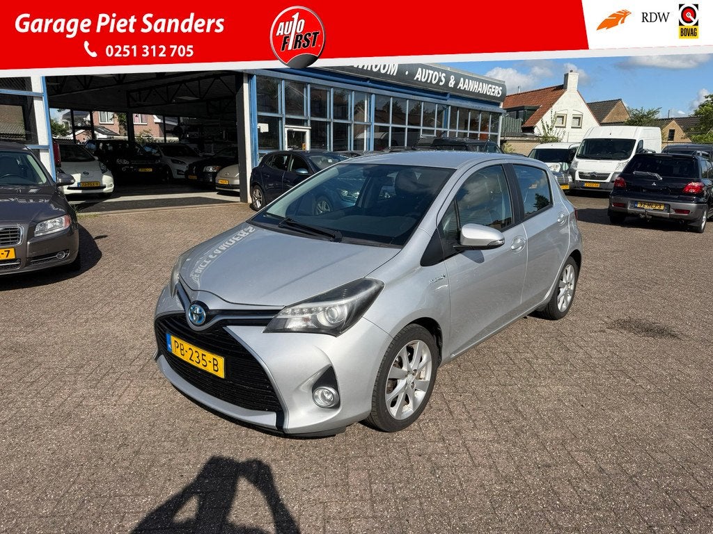 Toyota Yaris 1.5 Hybrid Dynamic I Camera I Cruise I Stoelver, Gebruikt, 4 cilinders, 49 €/maand, Bedrijf