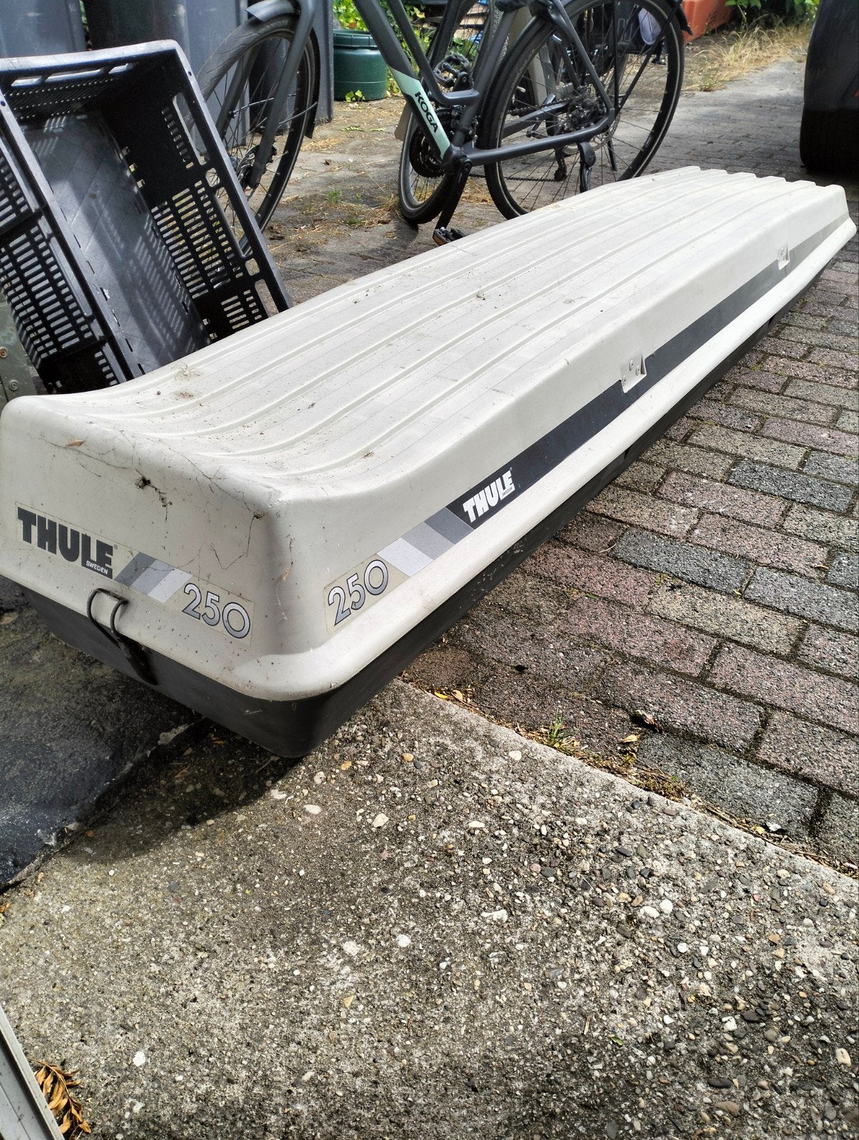 Thule Dakkoffer 250 met Thule Dakdragers 2x fietsen drager, Auto diversen, Dakkoffers, Ophalen, Gebruikt