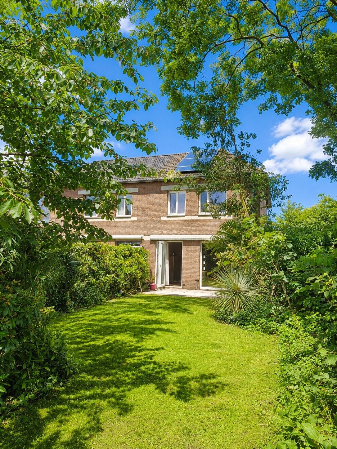 Zonnig hoekhuis te huur Breda 1795 p.m., Huizen en Kamers, Huizen te huur