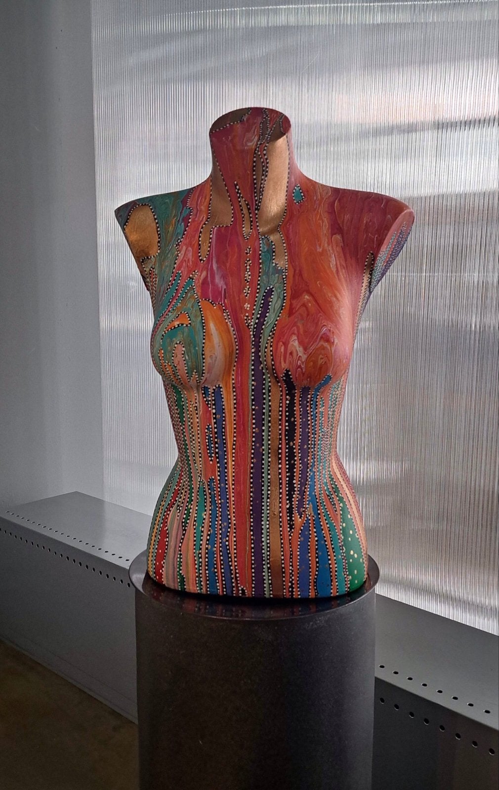 Handbeschilderde damestorso - Uniek kunstobject, 60 cm, Antiek en Kunst, Overige materialen, Beeld, Beschilderd, Modern
