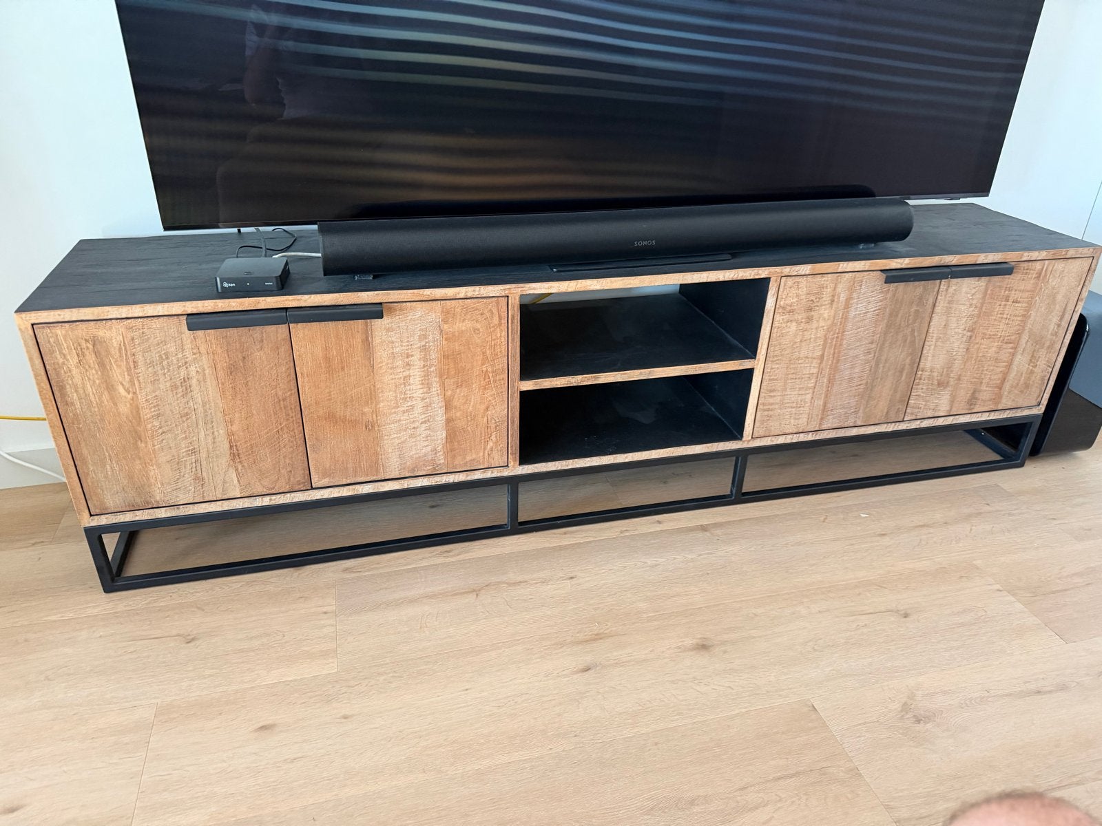 Robuust Tv-meubel / Dressoir Divino in zeer goede staat, Huis en Inrichting, Ophalen, Teakhout, Zo goed als nieuw, 200 cm of meer