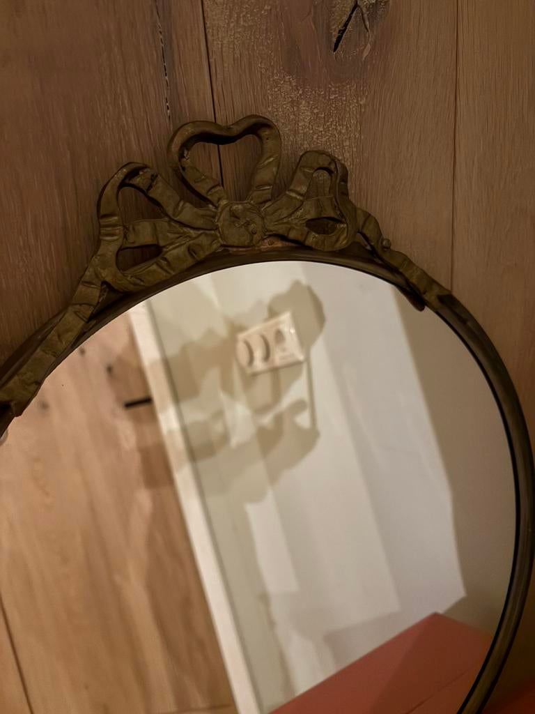 Antiek goudkleurig rond strik spiegeltje, Antiek en Kunst, Ophalen, Rond, Minder dan 50 cm