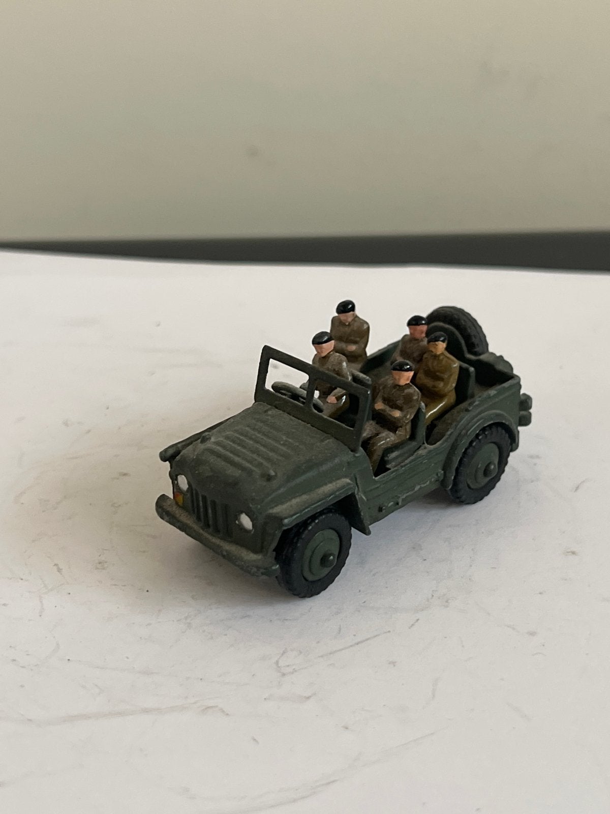 Dinky Toys Austin Champ 674 met figuren, Ophalen of Verzenden