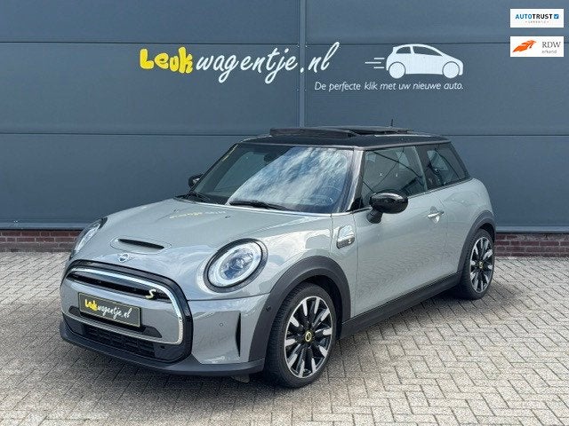 MINI Electric Collection *pano *carplay *navi *head up *leer, Auto's, Mini, Automaat, Zwart, 33 kWh, 4 stoelen
