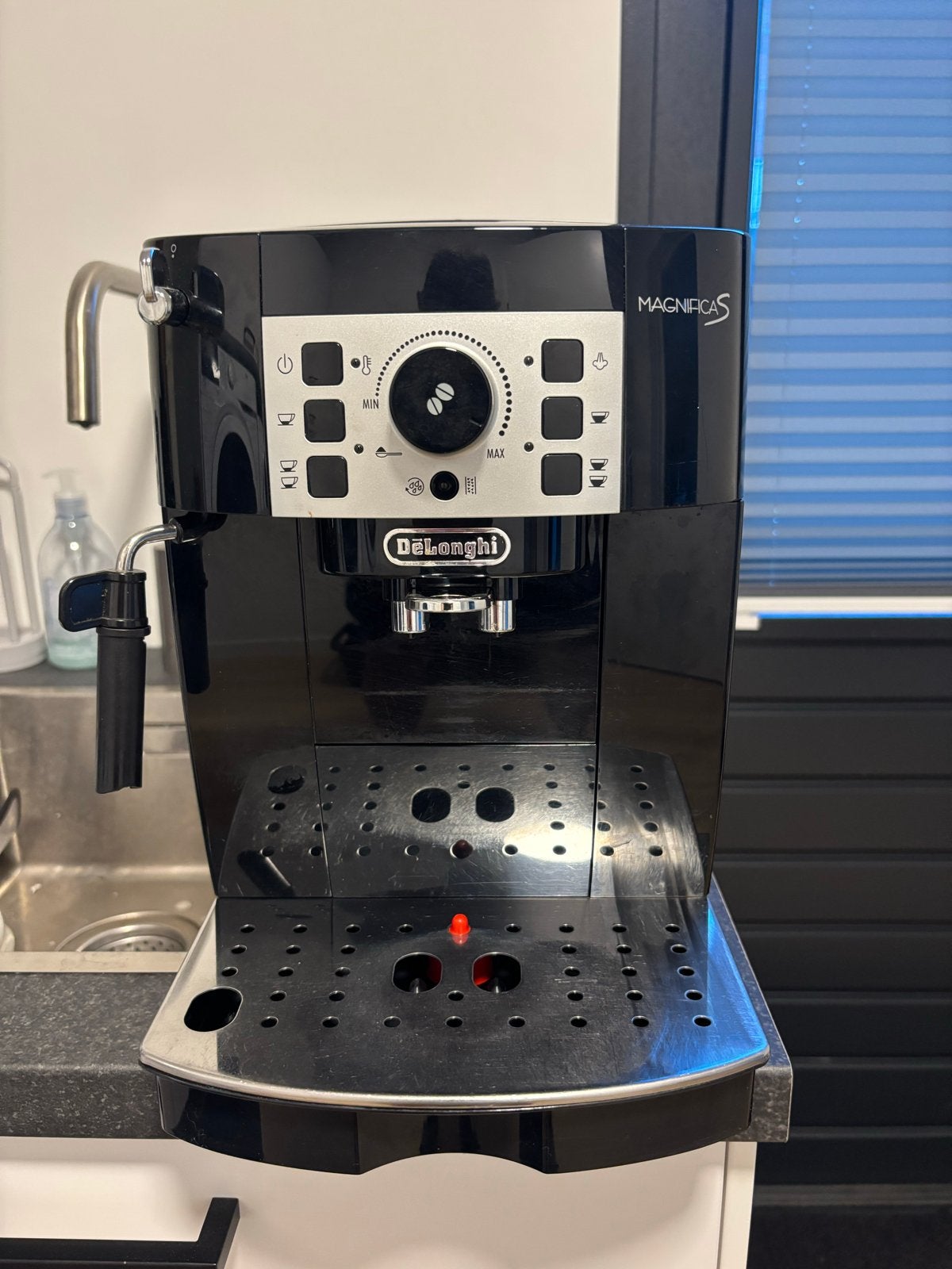 DeLonghi Magnifica S Espresso Apparaat - Gebruikt, Witgoed en Apparatuur, Koffiezetapparaten, Ophalen, Afneembaar waterreservoir