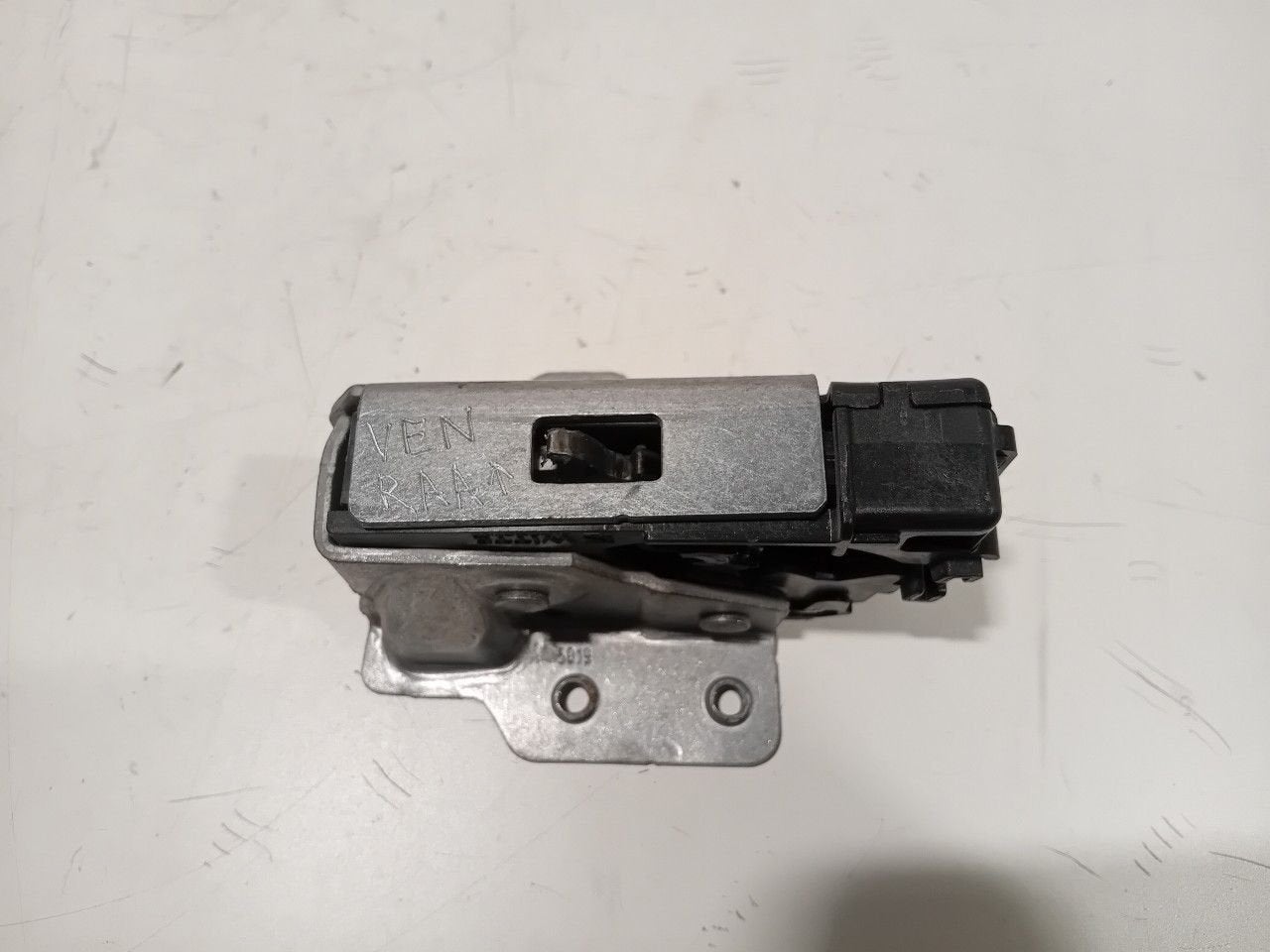 Slot mechaniek kofferdeksel achterklep Mercedes-Benz Sprinte, Onderdelen@venauto.nl, Van der Ven Autorecycling B.V., Gebruikt