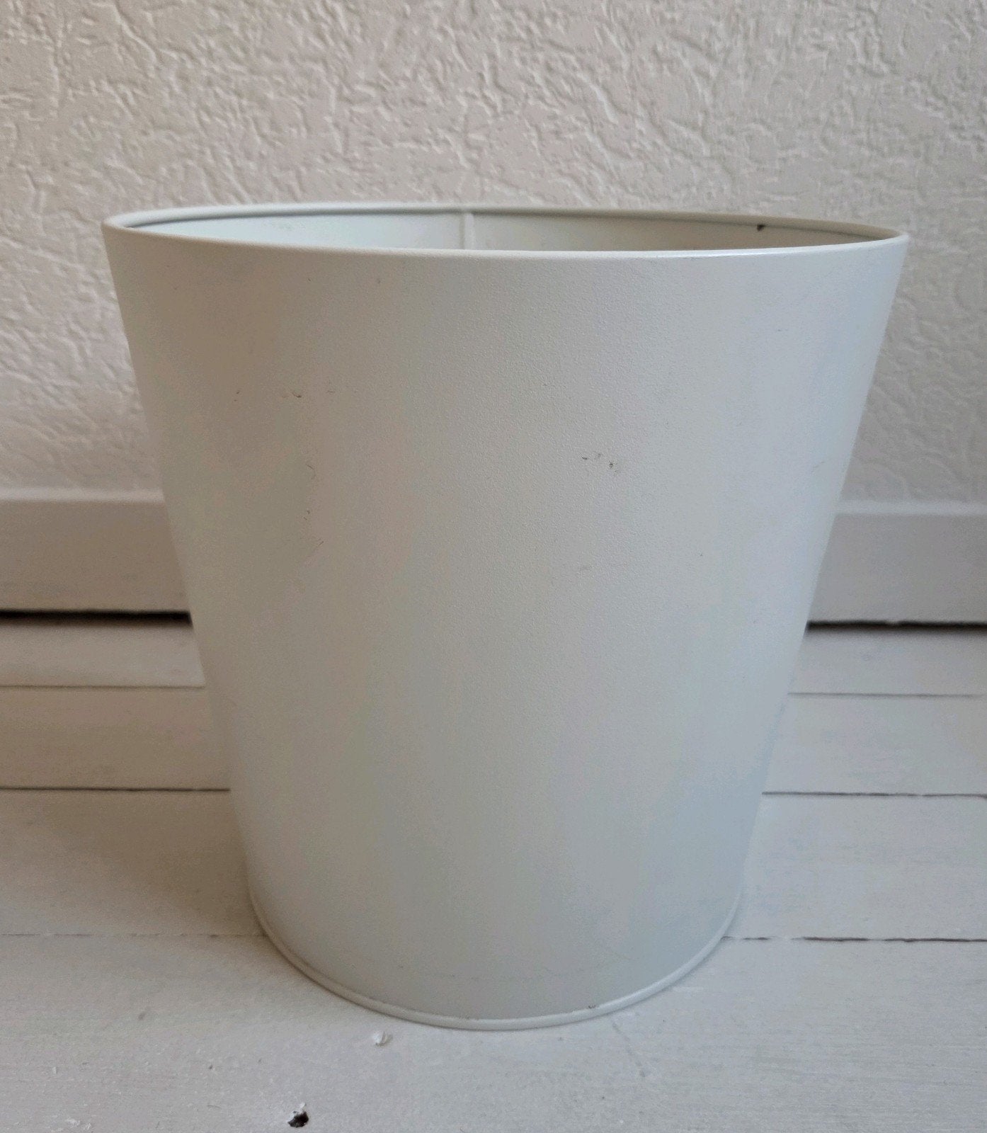 IKEA VITLÖK Bloempot - Wit, 24 cm, Tuin en Terras, Gebruikt, Ophalen of Verzenden, Balkon, Metaal