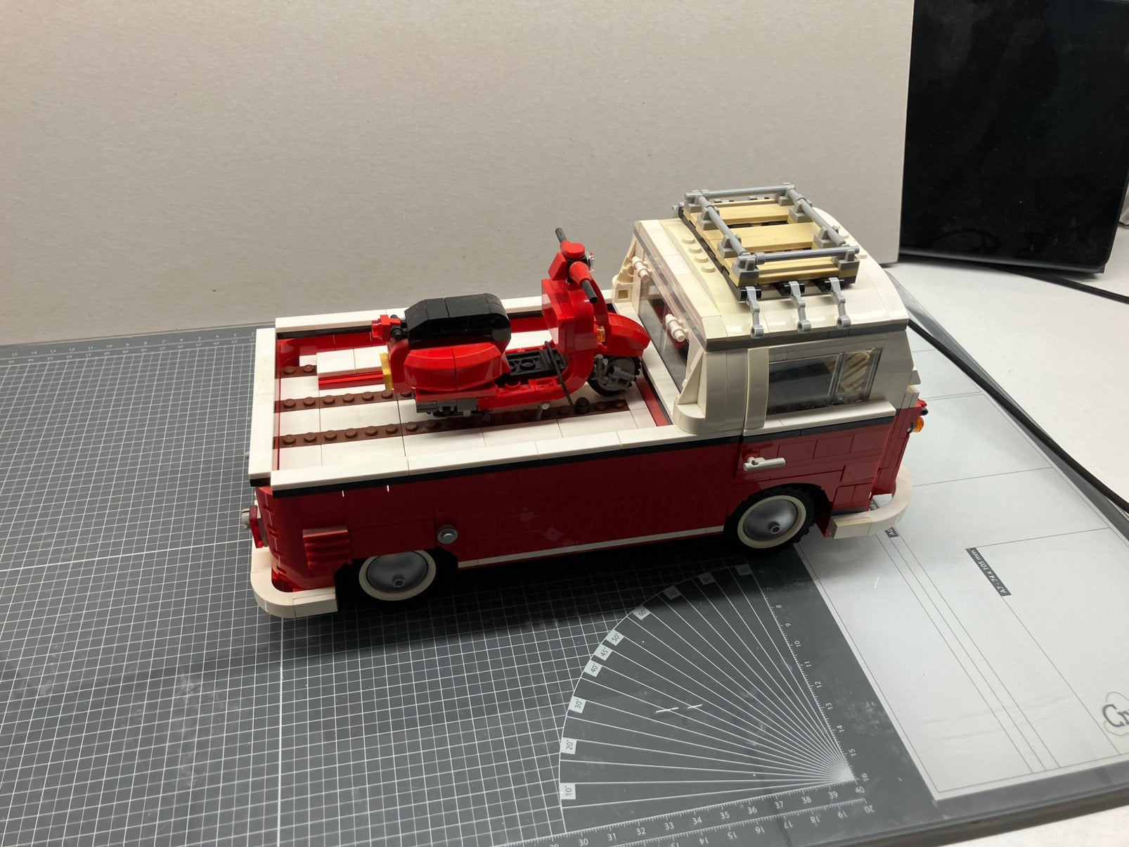 lego t1 pickup bus met vespa scooter 10220, Gebruikt, Lego, Ophalen of Verzenden, Compleet