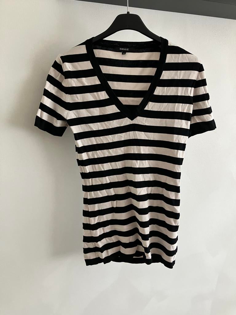 Nikkie gestreept T-shirt met V-hals maat m, Maat 38/40 (M), Zwart, Ophalen of Verzenden, Korte mouw