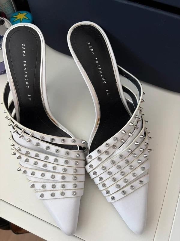 Witte mules sandalen muiltjes met hak studs Zara 38 - Nieuw, Kleding | Dames, Nieuw, Wit, Zara, Sandalen of Muiltjes