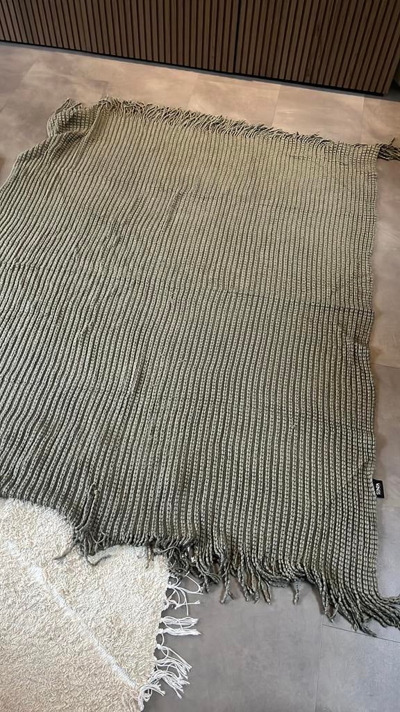 SENZA plaid / woondeken – groen – grof gebreid met franjes, Huis en Inrichting, Woonaccessoires | Plaids en Woondekens, ., Ophalen of Verzenden