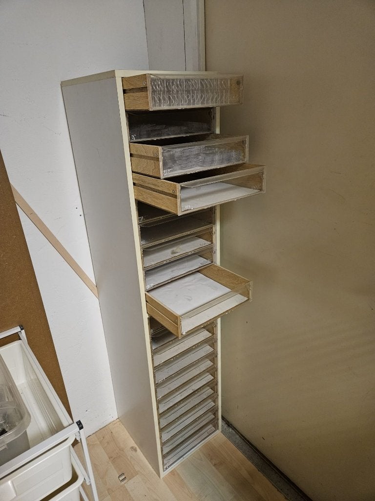 dmc kast, Hobby en Vrije tijd, Borduren en Borduurmachines, Ophalen, Gebruikt, Overige typen