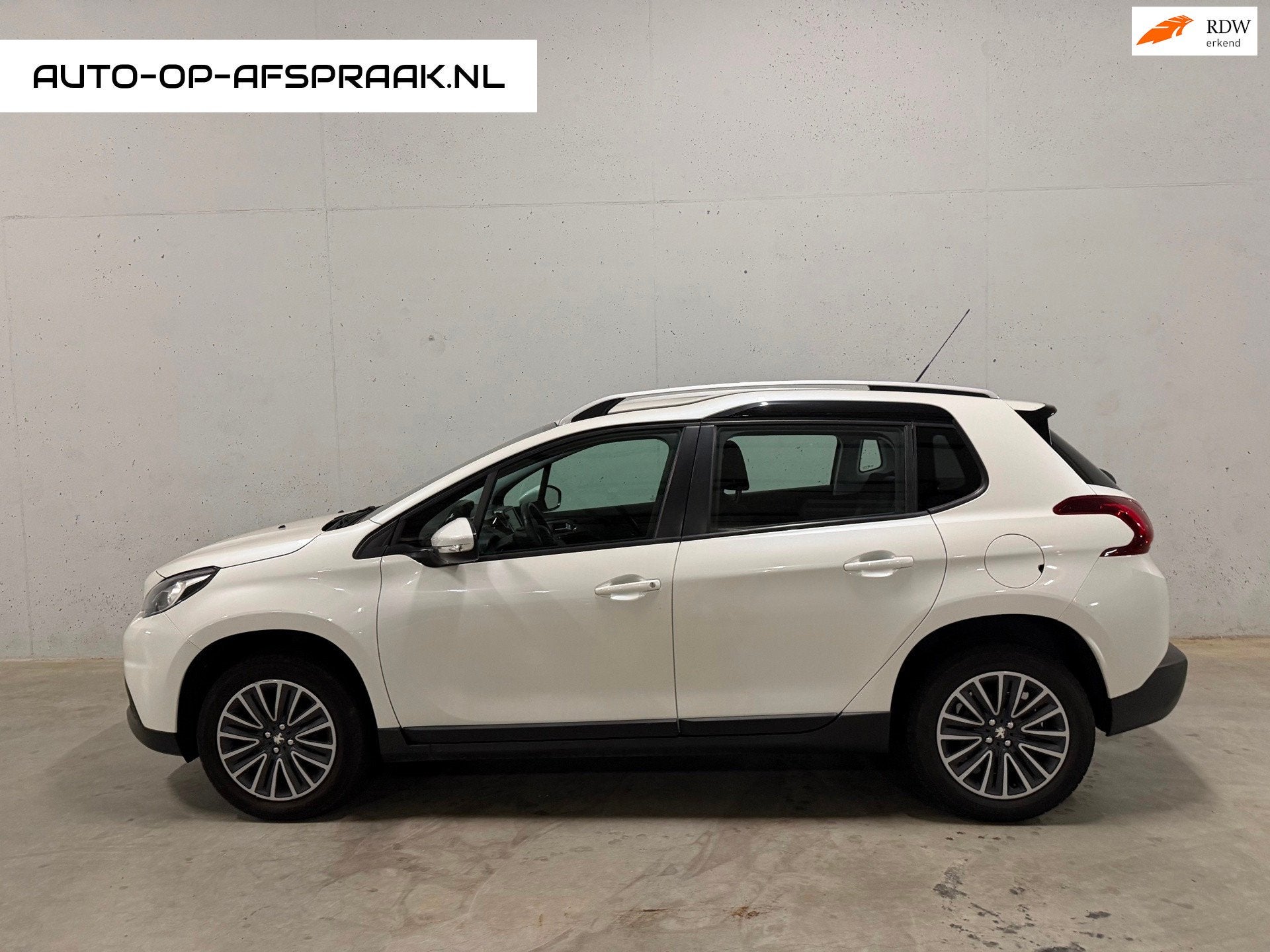 Peugeot 2008 1.2 PureTech Active Navi Cruise Airco, Voorwielaandrijving, Stof, Euro 6, Bedrijf