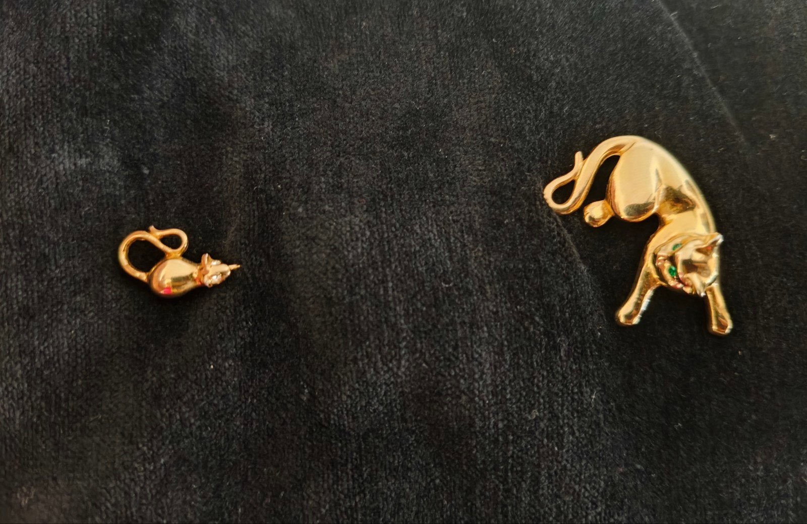 Vintage Jaren '70 Kat en Muis Speld - Goud Double, Gebruikt, Ophalen of Verzenden, Goud, Goud
