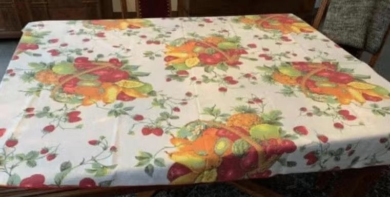 Tafelkleed, tafellaken met fruit, fruitmandjes; 152 x 120 cm, Ophalen of Verzenden, Zo goed als nieuw, Rechthoek