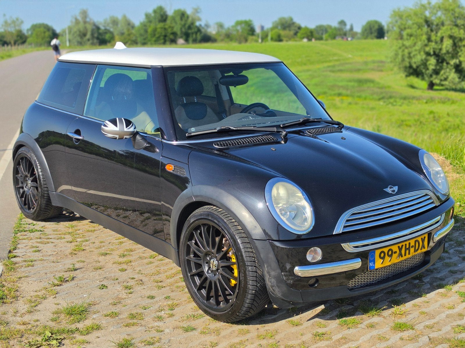 Mini Cooper One AUT 2003 Zwart Android Auto Apple CarPlay, Auto's, Mini, 4 cilinders, 4 stoelen, Alcantara, Zwart