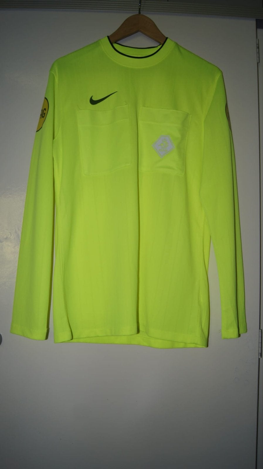 Nike KNVB Scheidsrechterstenue (shirt en broek), Maat M, Ophalen of Verzenden, Gebruikt, Set
