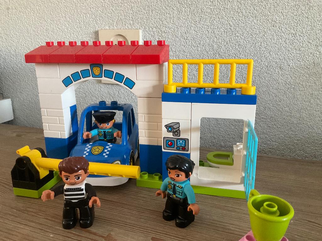 Duplo politie politiebureau 10902, Kinderen en Baby's, Speelgoed | Duplo en Lego, City, Ophalen of Verzenden, Zo goed als nieuw
