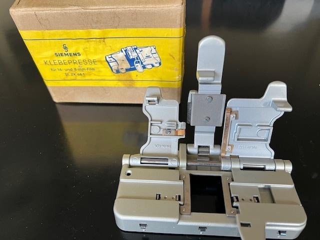 SIEMENS Klebepresse voor 8 mm en 16 mm films., Audio, Tv en Foto, Filmrollen, Ophalen of Verzenden, 8mm film