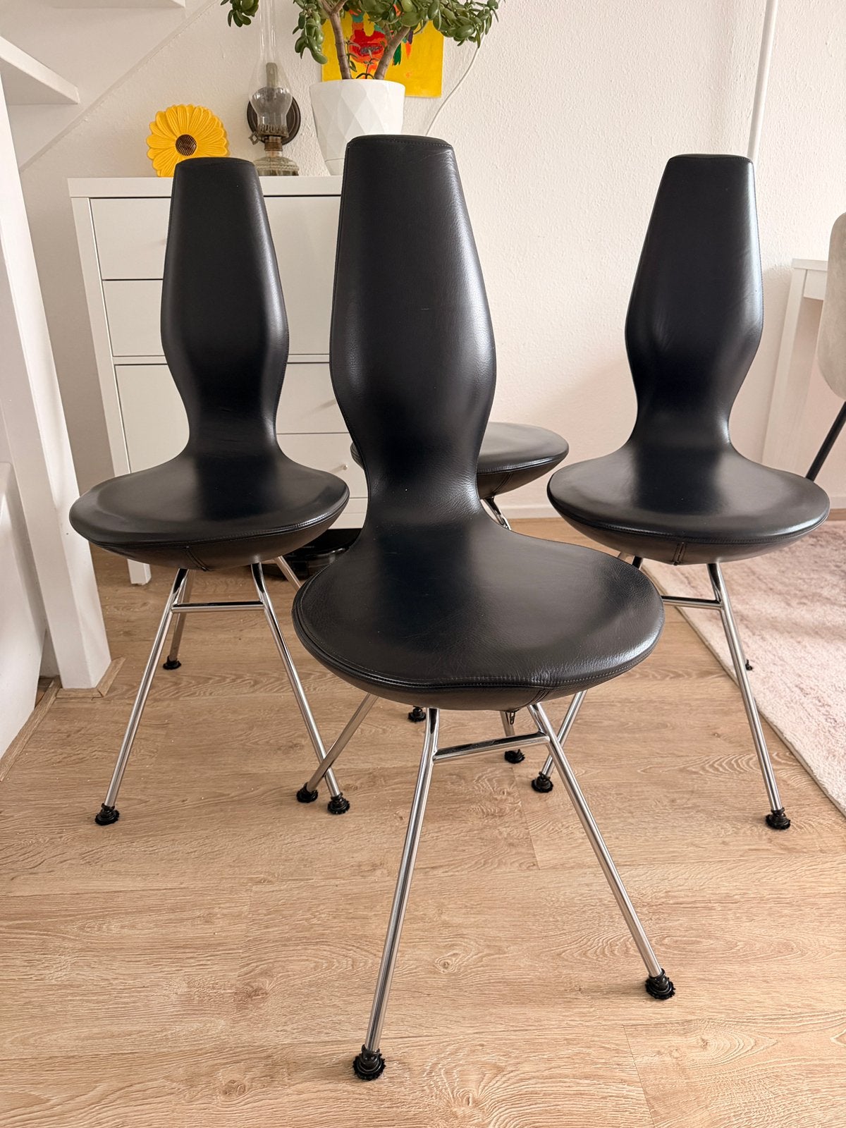 Set 4 design Stokke Date stoelen, eetkamerstoel zwart leer, Ophalen, Zo goed als nieuw, Zwart, Leer