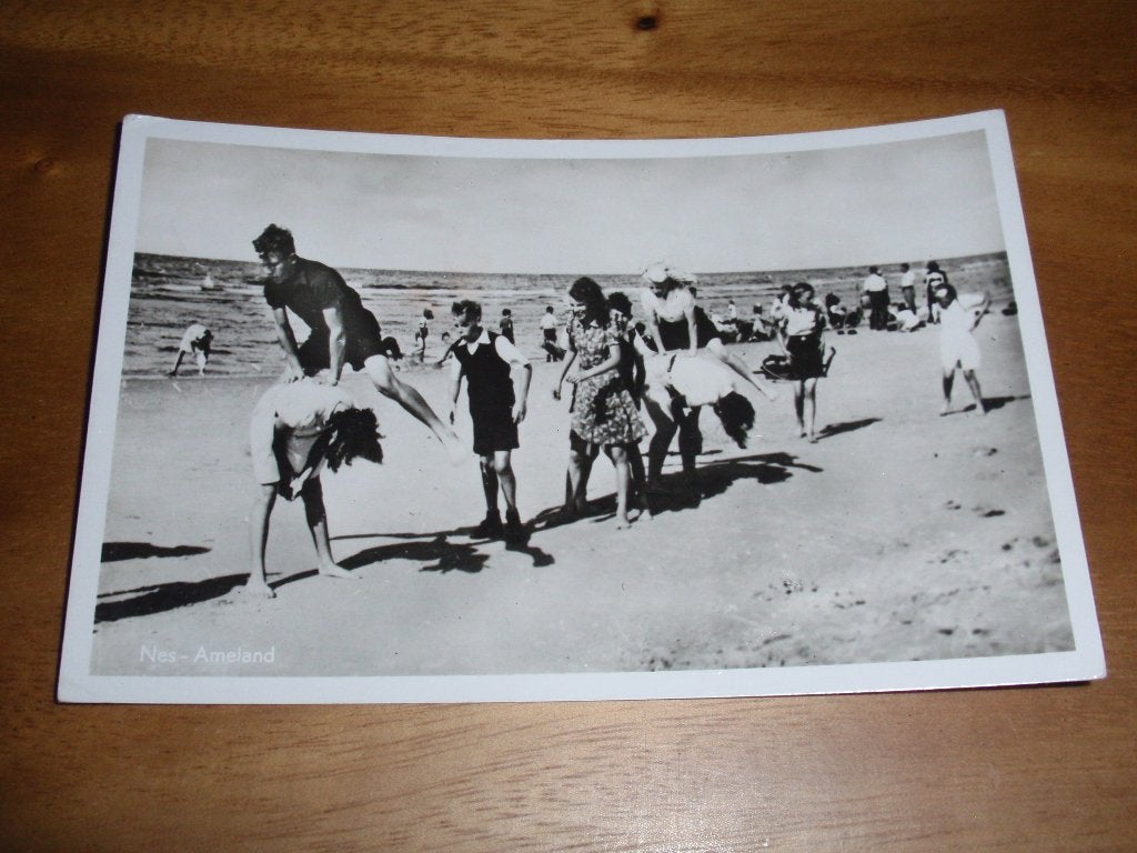 Nes Ameland Haasje Over Kinderen op Strand Peijl en Co, Verzenden, 1940 tot 1960, Gelopen, Waddeneilanden
