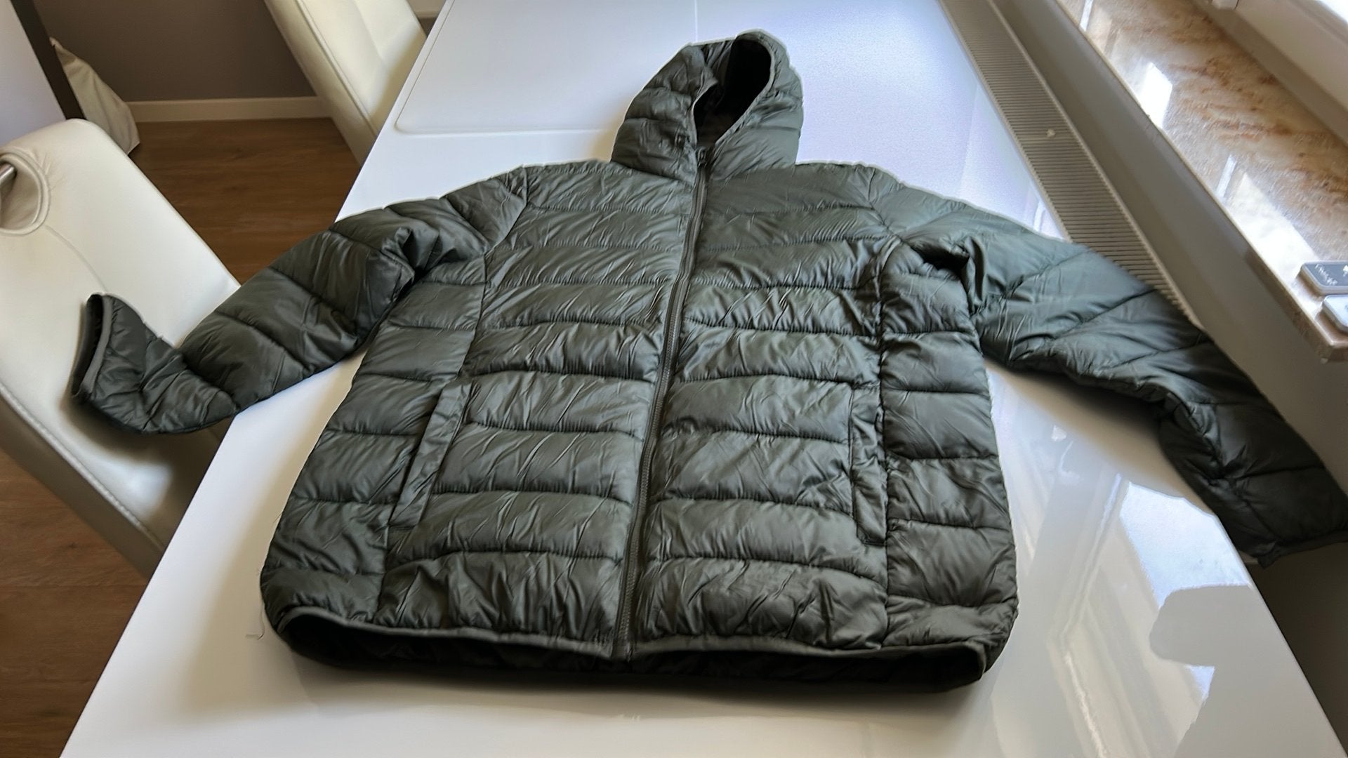 Legergroene jas zit mij ruim dus 44-46 denk ik, Ophalen of Verzenden, Zo goed als nieuw, Maat 46/48 (XL) of groter, Groen