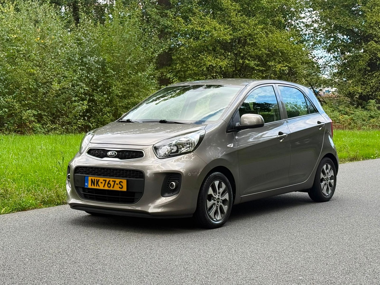 Kia Picanto 1.0 ComfortPlusLine | Navigatie | Camera | NAP |, Dealer onderhouden, Zwart, 4 stoelen, Origineel Nederlands