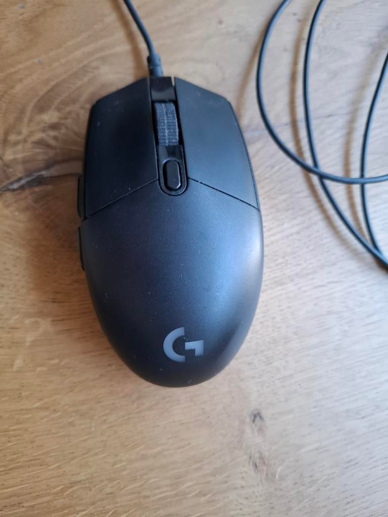 Logitech G203 LIGHTSYNC Gaming Muis - Zwart, Computers en Software, Muizen, Rechtshandig, Muis, Gebruikt, Ophalen of Verzenden