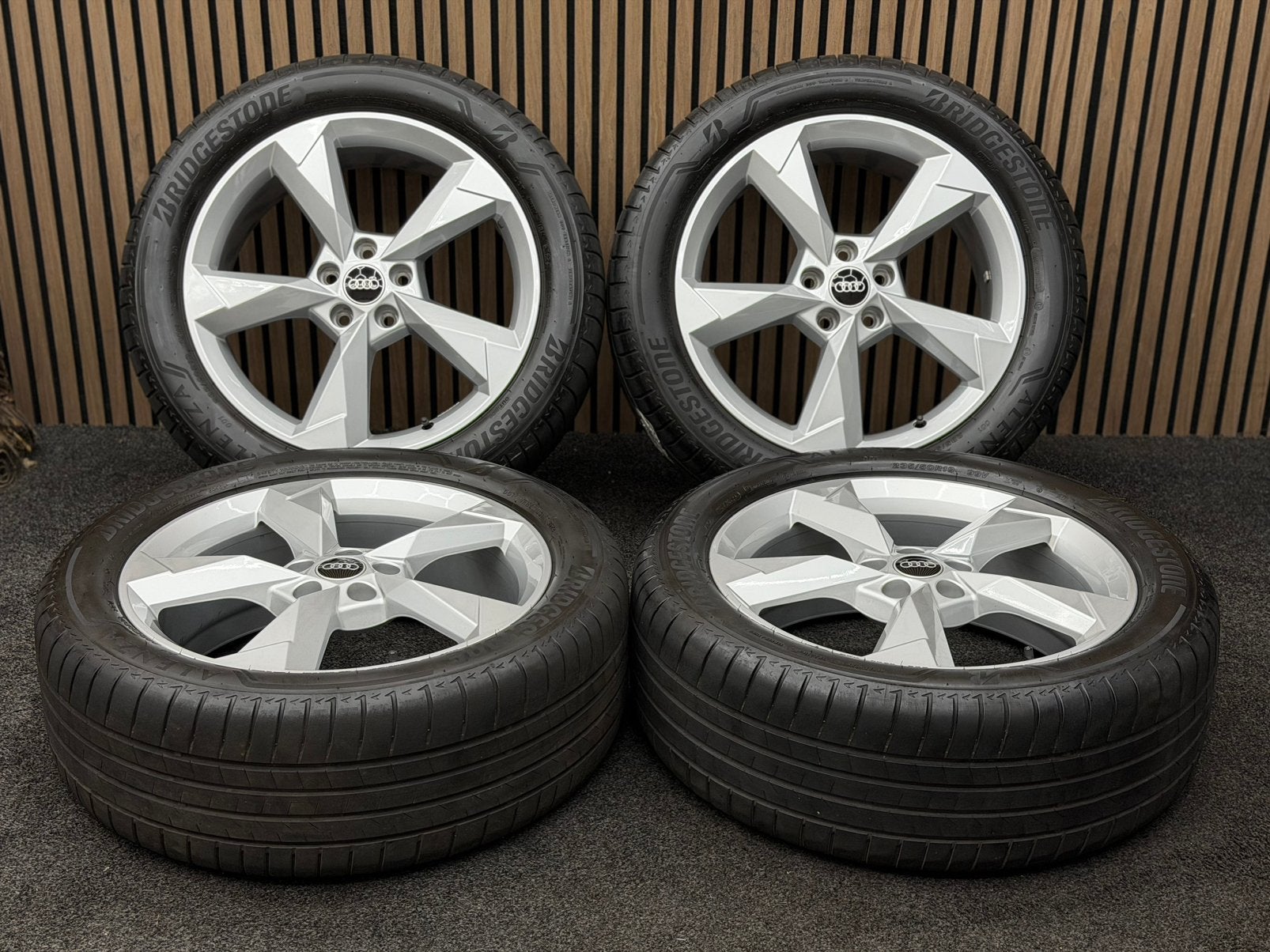 Originele 19 inch Audi Q3 83A 5x112 ET43 Bridgestone AO, Auto-onderdelen, ., Banden en Velgen, 235 mm, .