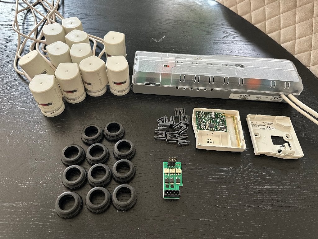 Honeywell Evohome set HCE80 + HCS80 + HRA80 + 11 actuators, Ophalen of Verzenden, Slimme thermostaat, Zo goed als nieuw