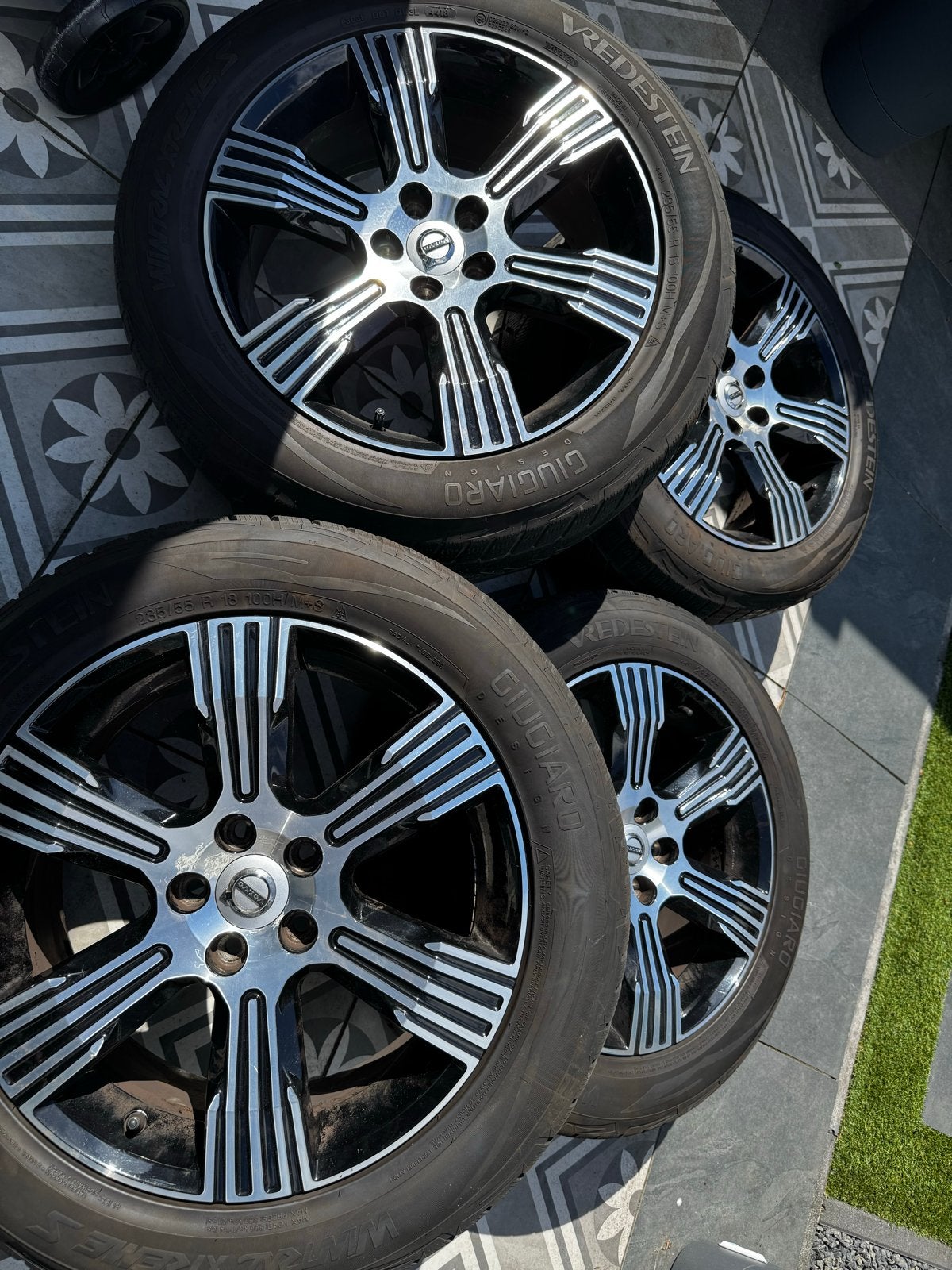 Set van 4 Vredestein winterbanden met Volvo velgen, Ophalen, 18 inch, Gebruikt, Banden en Velgen