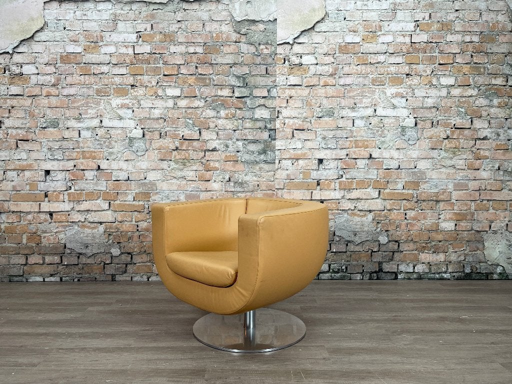 B&B Italia Tulip Armchair camel bij TheReSales, Ophalen, Design, 75 tot 100 cm, Zo goed als nieuw