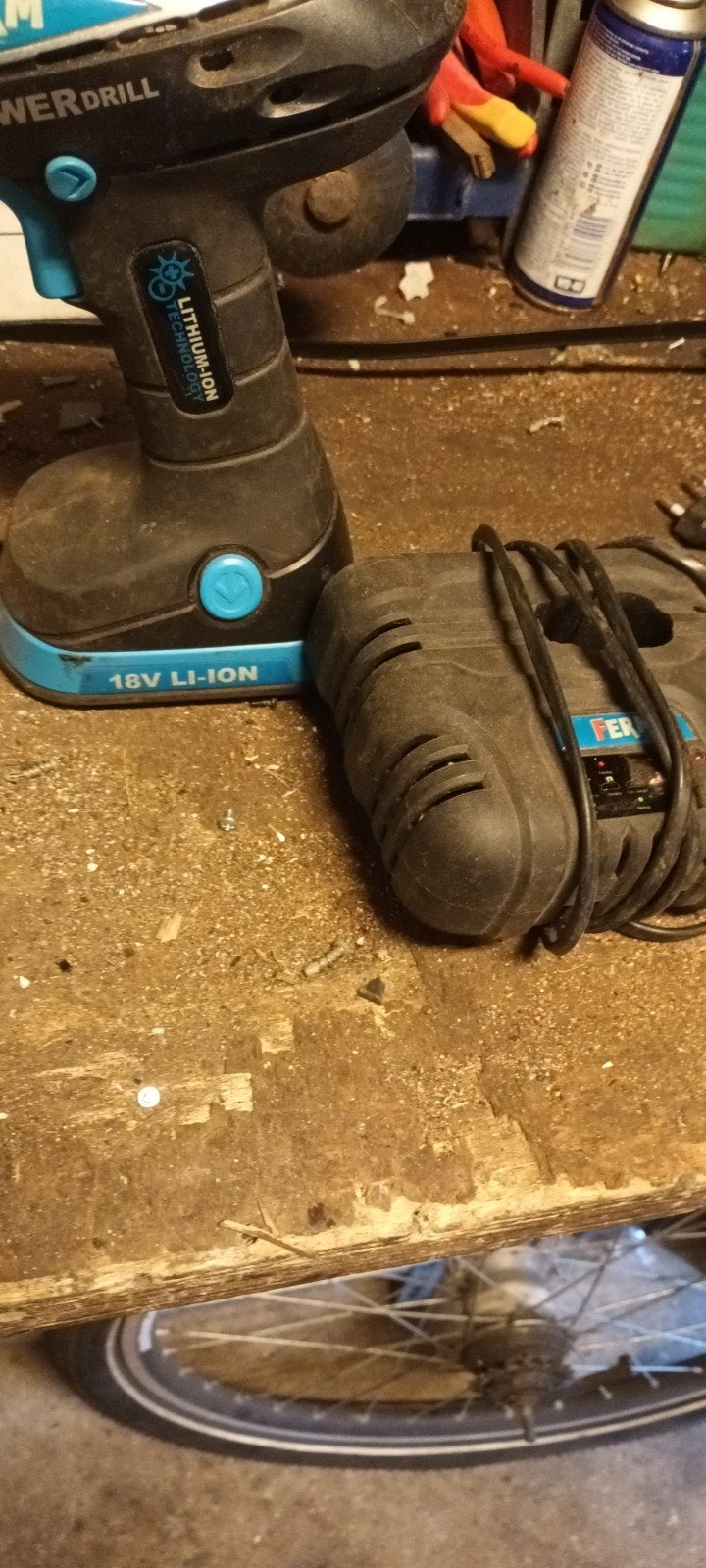 Ferm Powerdrill 18V Li-Ion Accuboormachine met lader, Doe-het-zelf en Verbouw, Gereedschap | Boormachines, Gebruikt, Boor- en Schroefmachine