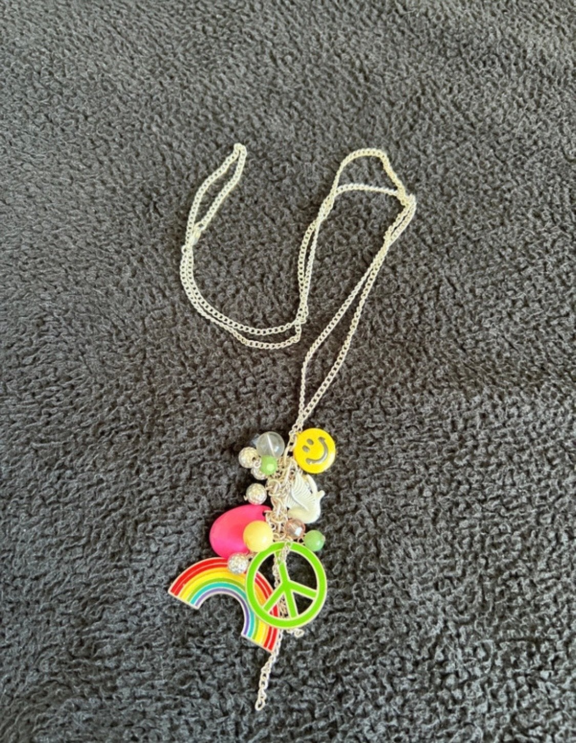 Vintage Claire's ketting met vrolijke hangers, Gebruikt, Overige kleuren, Ophalen of Verzenden, Overige materialen