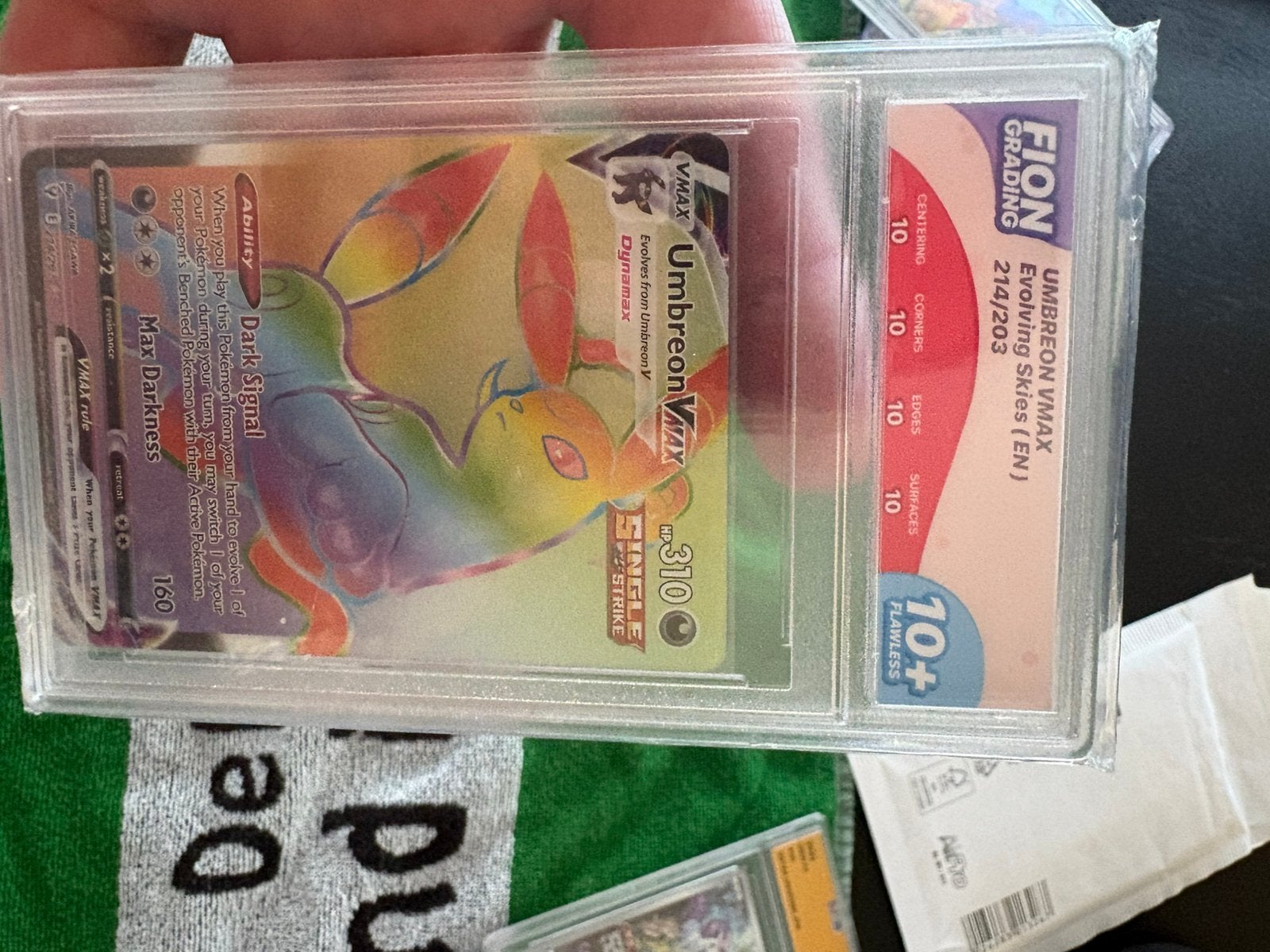 Umbreon vmax rainbow grade 10, Ophalen of Verzenden, Zo goed als nieuw, Meerdere kaarten, Foil