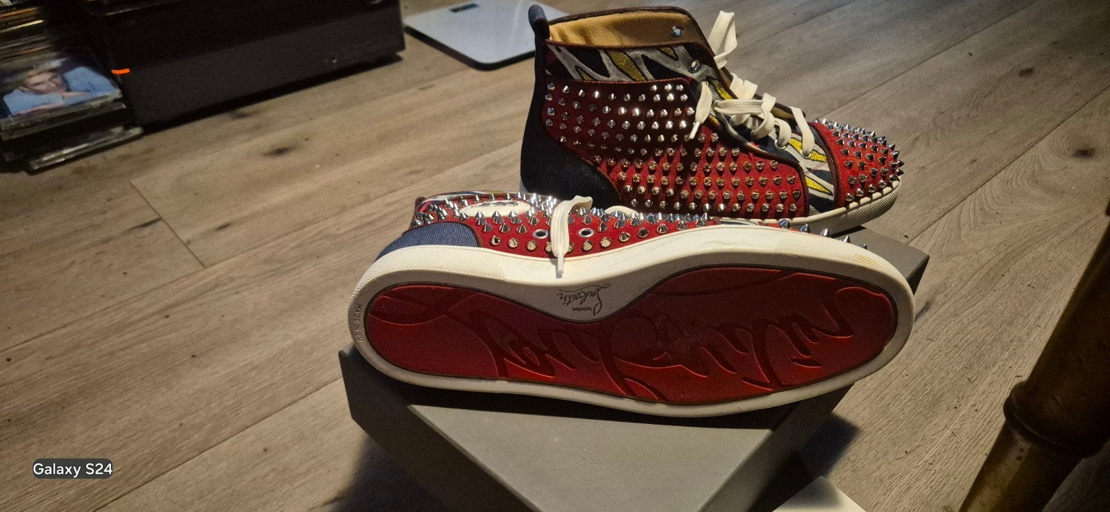 Nieuwe Christian Louboutin schoenen met studs, Christian Louboutin, Overige kleuren, Nieuw, Ophalen of Verzenden