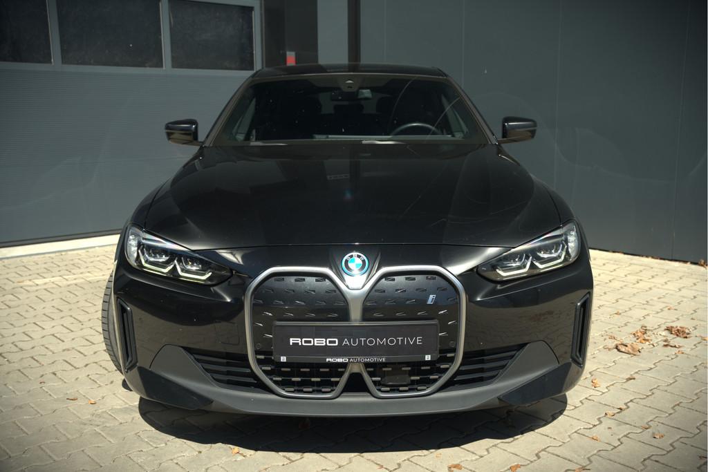 BMW i4 eDrive40 84 kWh | Stoelverwarming | Stuurverwarming |, Auto's, BMW, Achterwielaandrijving, Gebruikt, Zwart, Zwart