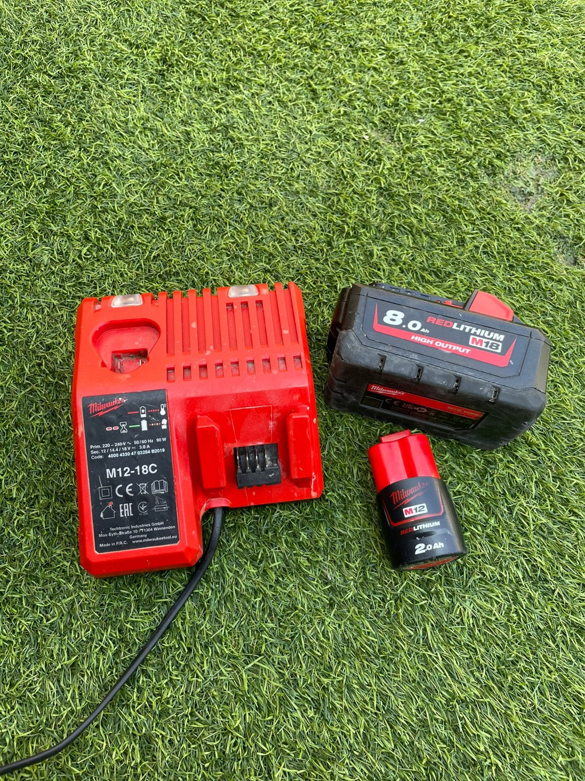 Milwaukee lader plus 2 x accus, Ophalen, Zo goed als nieuw