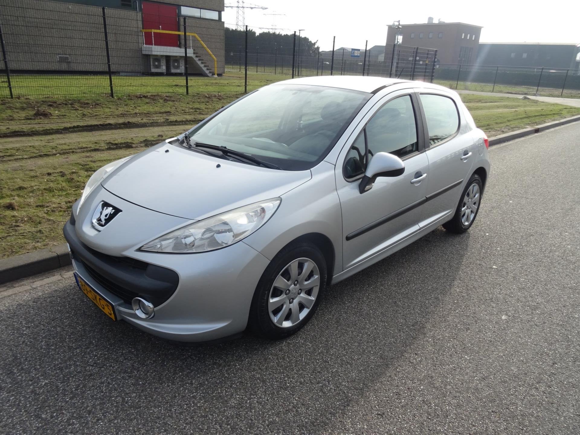 Peugeot 207 1.4-16V XR automaat hyline, Auto's, Peugeot, 4 cilinders, 49 €/maand, Bedrijf, 600 kg