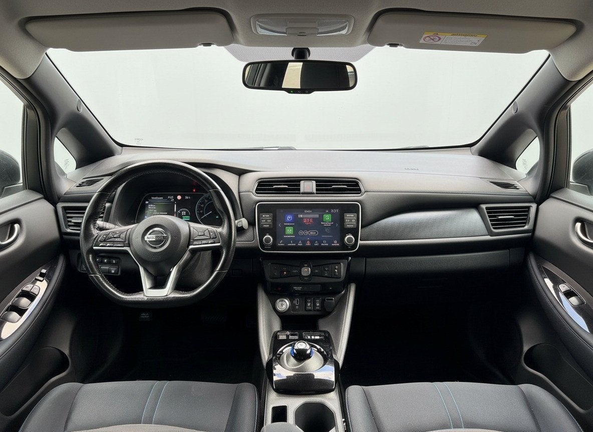 Nissan LEAF N-Connecta 40 kWh|Stoel/stuur verwarming|360-Cam, Auto's, Stof, Gebruikt, Zwart, 150 pk