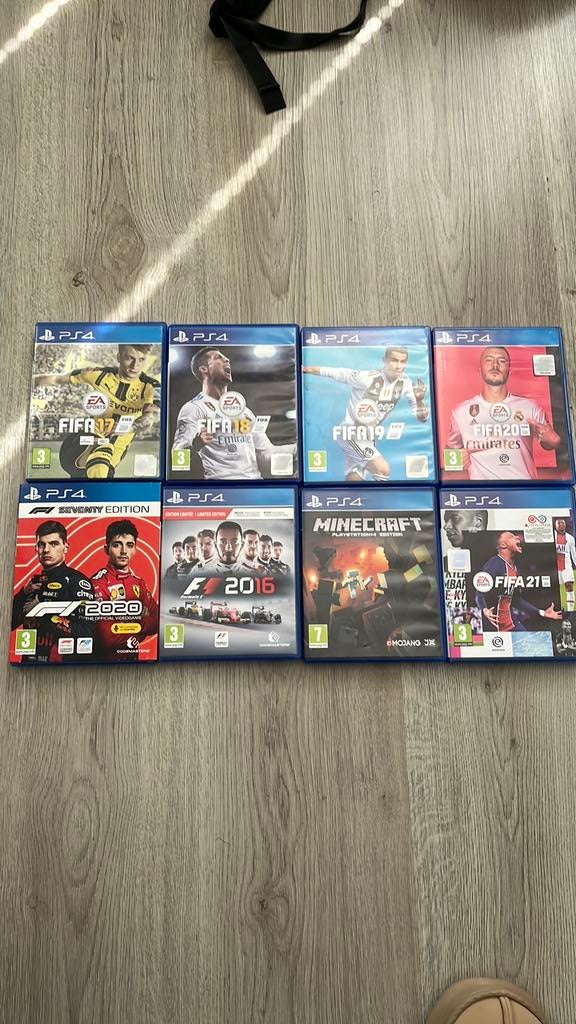 Verschillende playstation spellen, Ophalen, Original, Met 3 controllers of meer, 500 GB