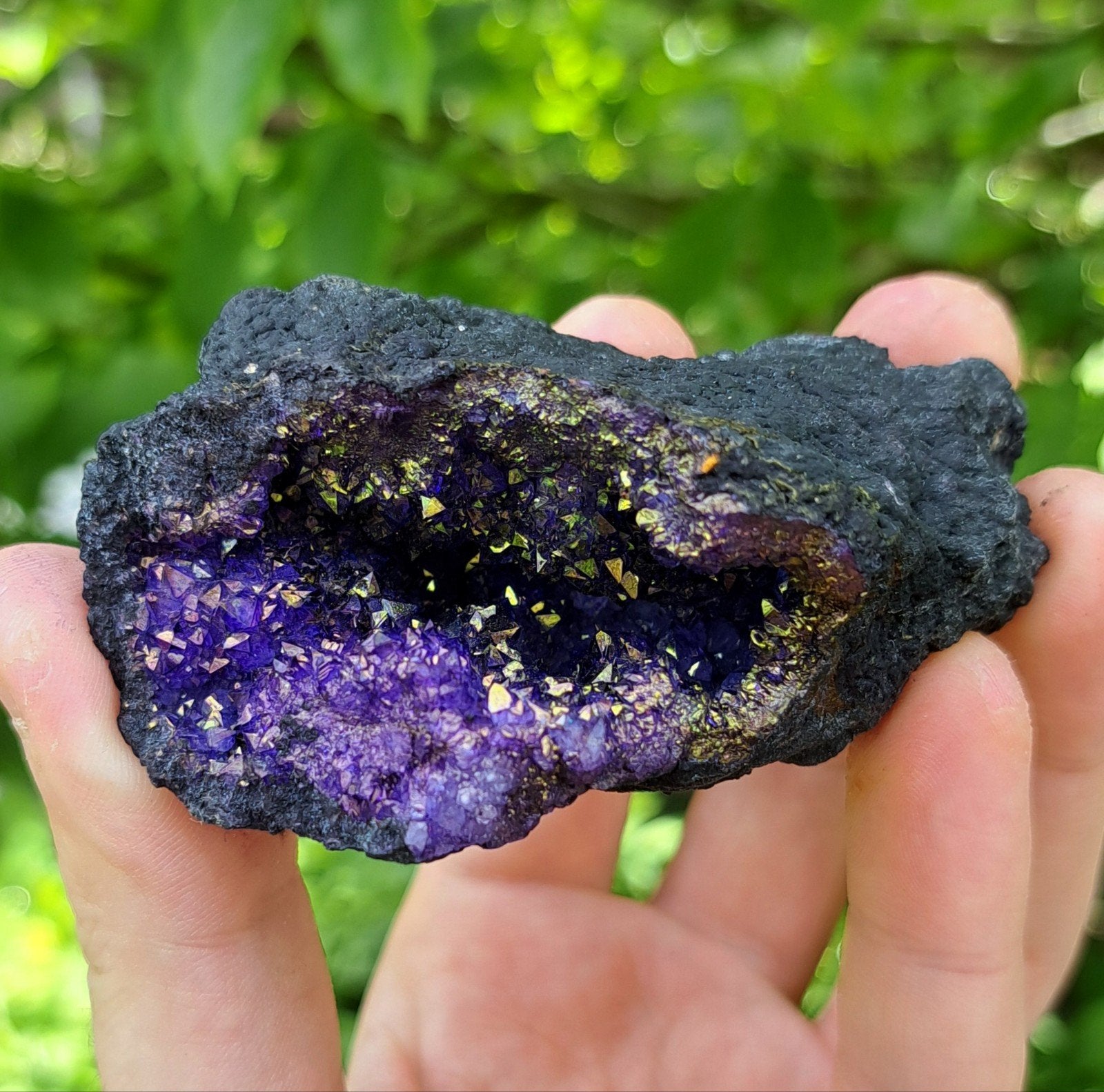 Kristalgeode edelsteen grot edelstenen kristal geode paars, Verzamelen, Ophalen of Verzenden