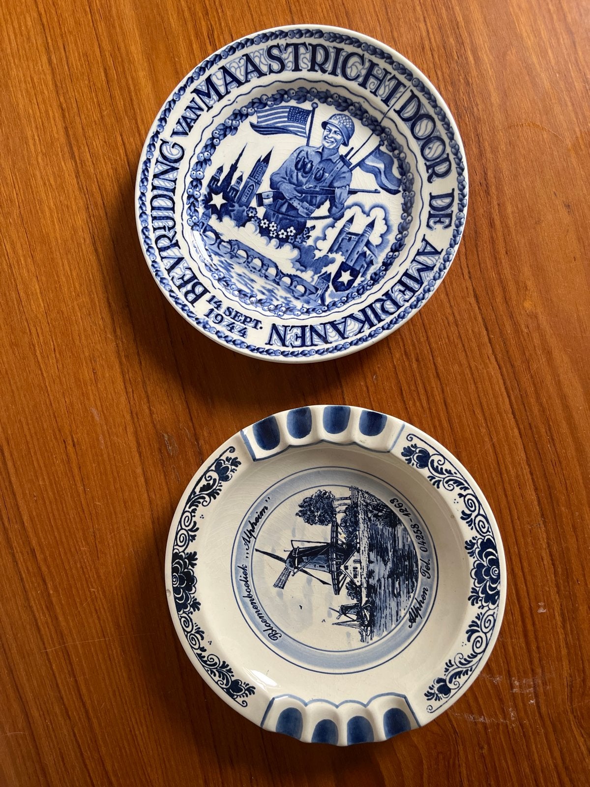 Delfts Blauw herdenkingsborden - Bevrijding Maastricht, Antiek en Kunst, Ophalen of Verzenden
