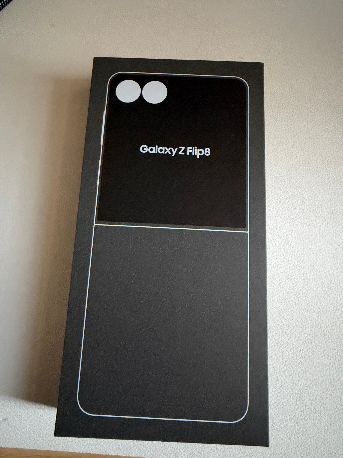 Foto 4 van Samsung Galaxy Z Flip 8 - Zo goed als nieuw, incl. doos,bon