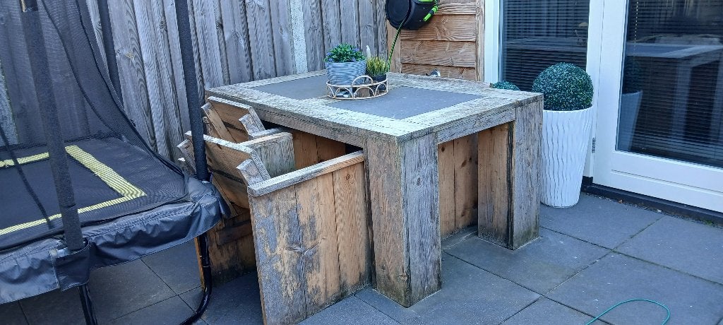 Robuuste houten tuintafel met twee stoelen en een bankje, Tuin en Terras, 2 zitplaatsen, Gebruikt, Ophalen of Verzenden, Bank
